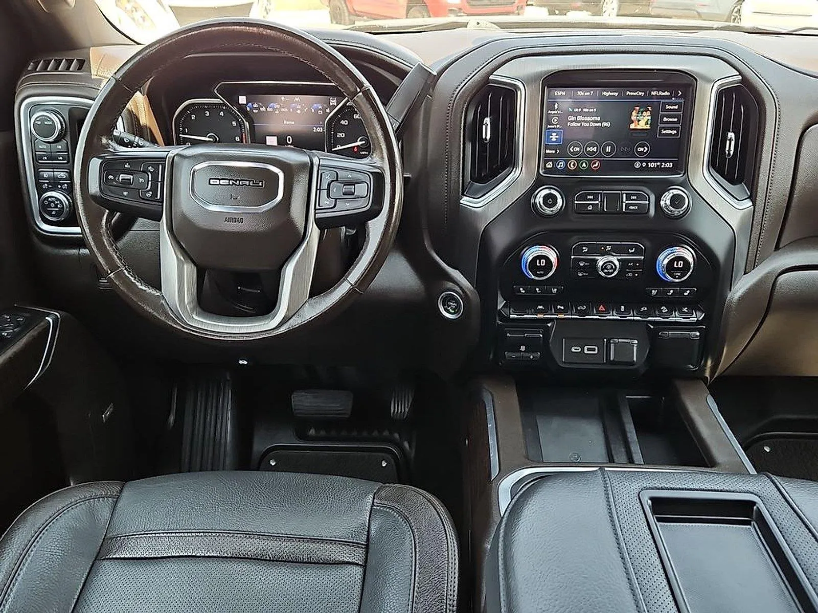 GMC Sierra photo 18