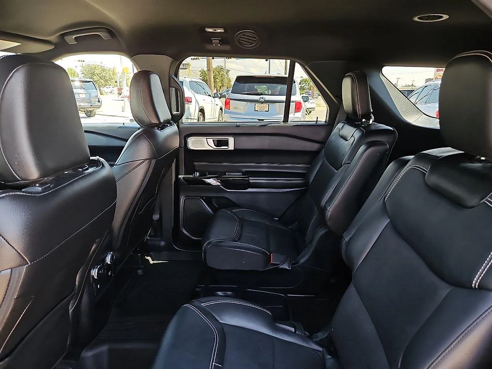 Ford Explorer photo 18