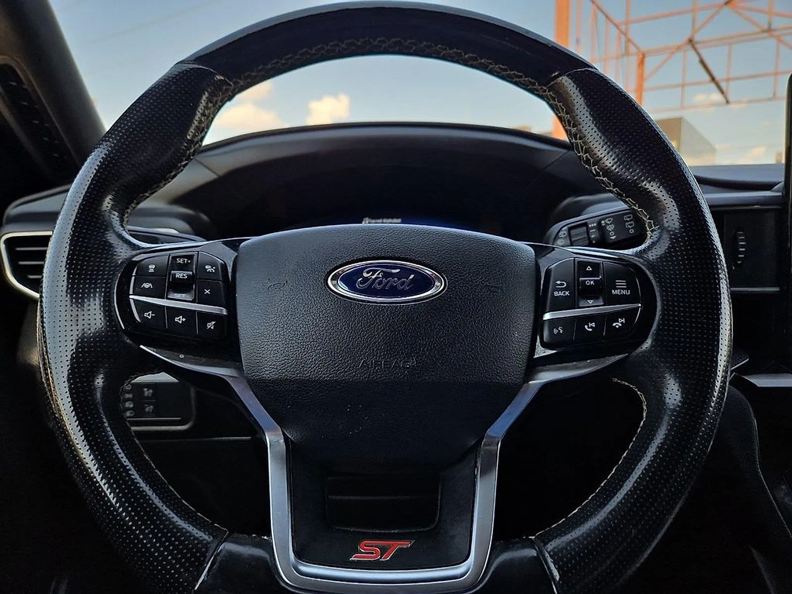 Ford Explorer photo 30