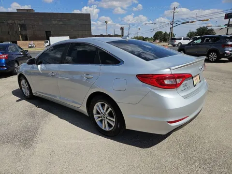 More photos of 2017 Hyundai Sonata SE at Vincent Motor Company, TX