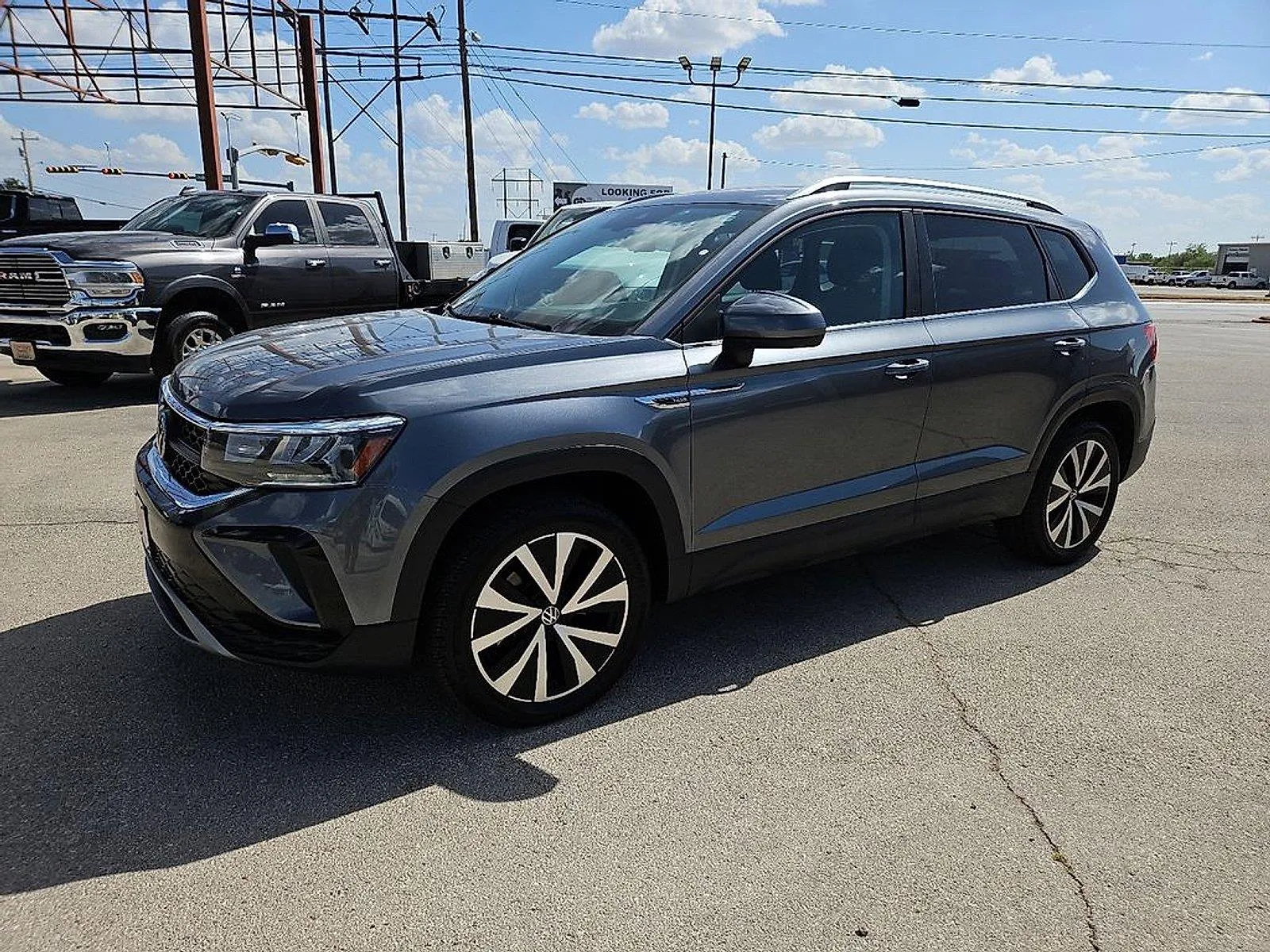 Volkswagen Taos photo 2