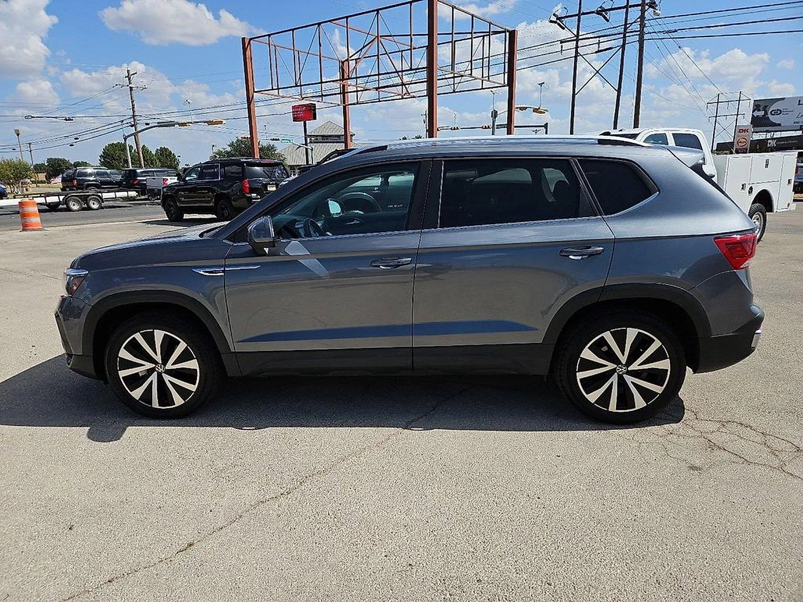 Volkswagen Taos photo 3