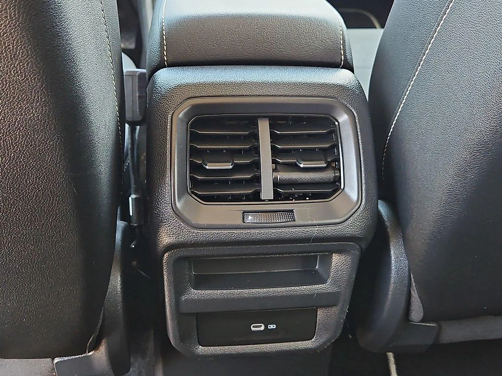 Volkswagen Taos photo 20