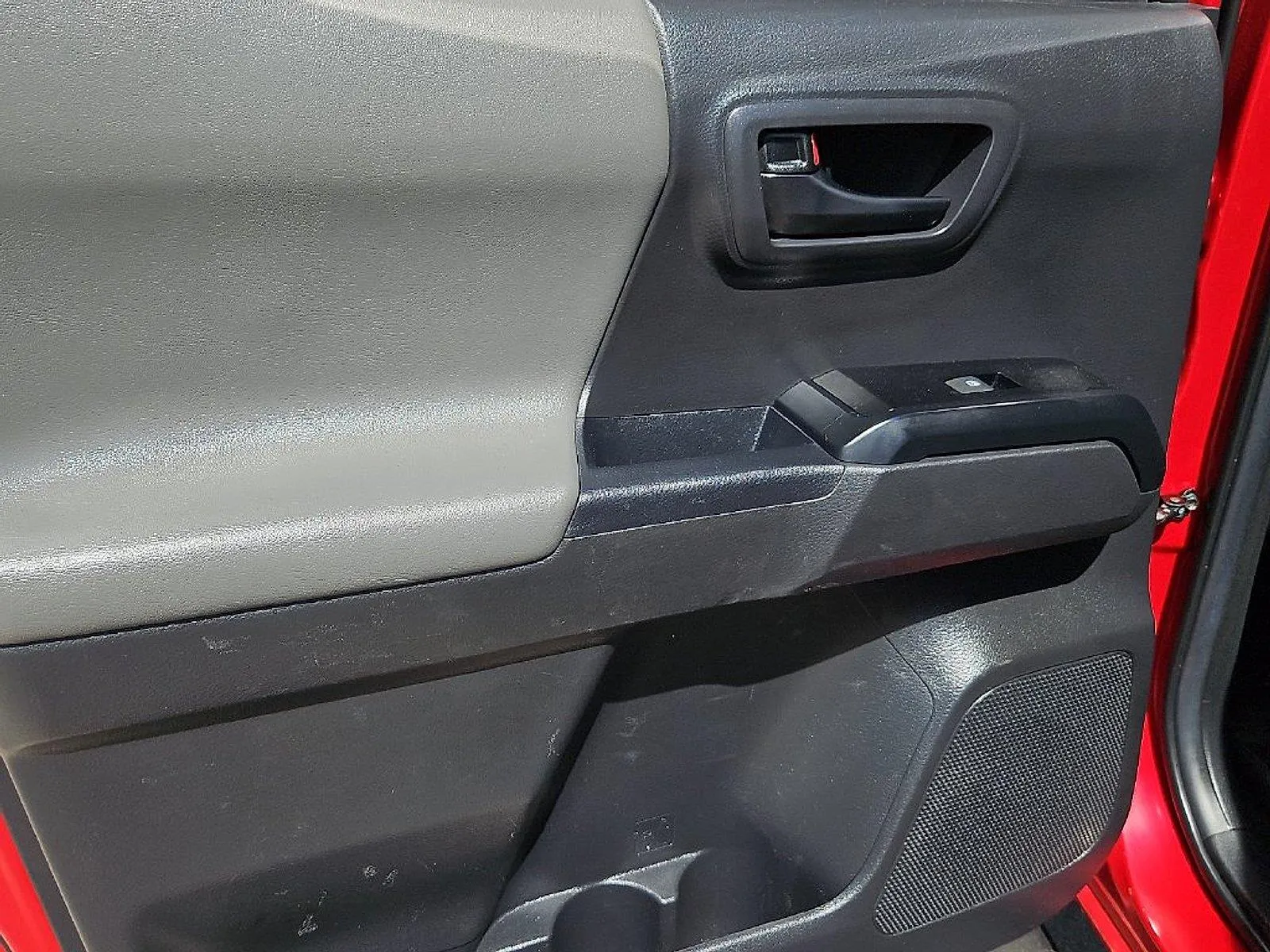 Toyota Tacoma photo 16