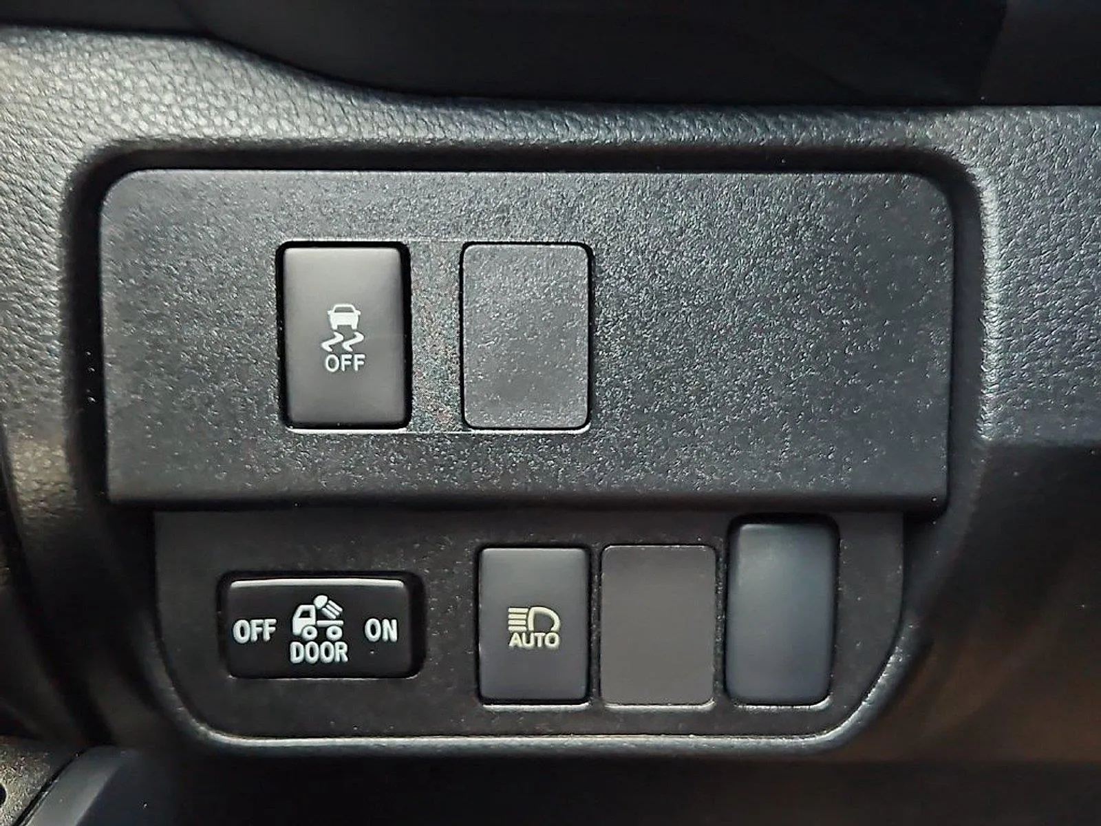 Toyota Tacoma photo 23
