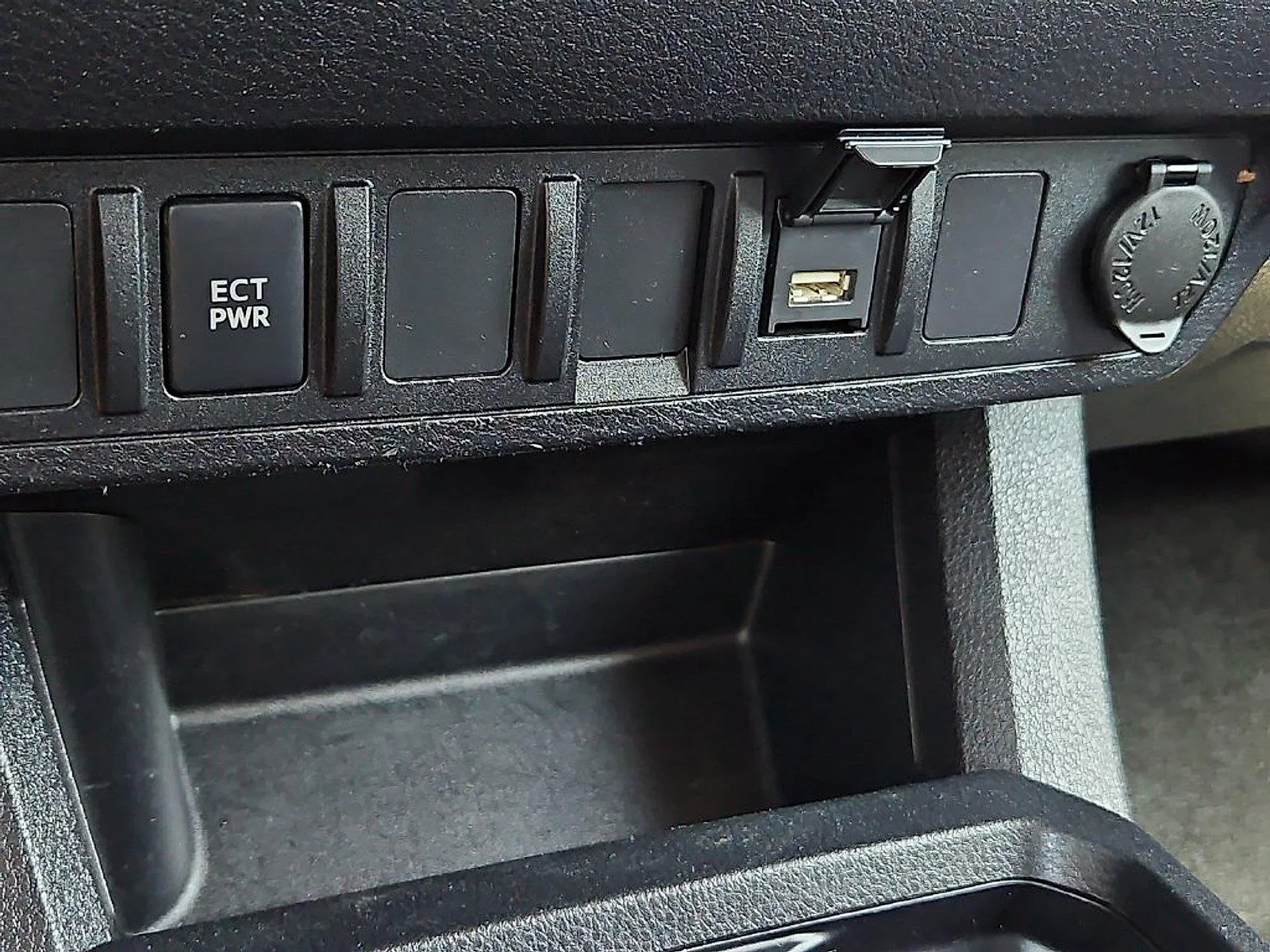Toyota Tacoma photo 25