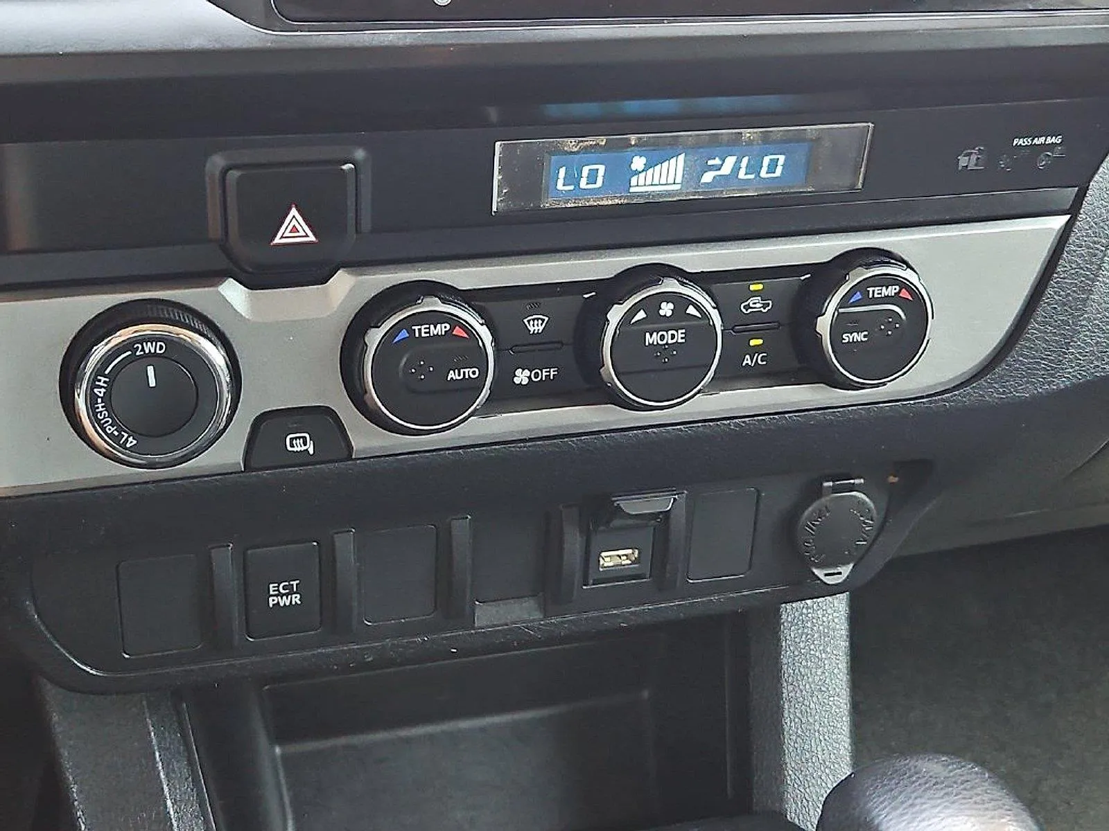 Toyota Tacoma photo 26