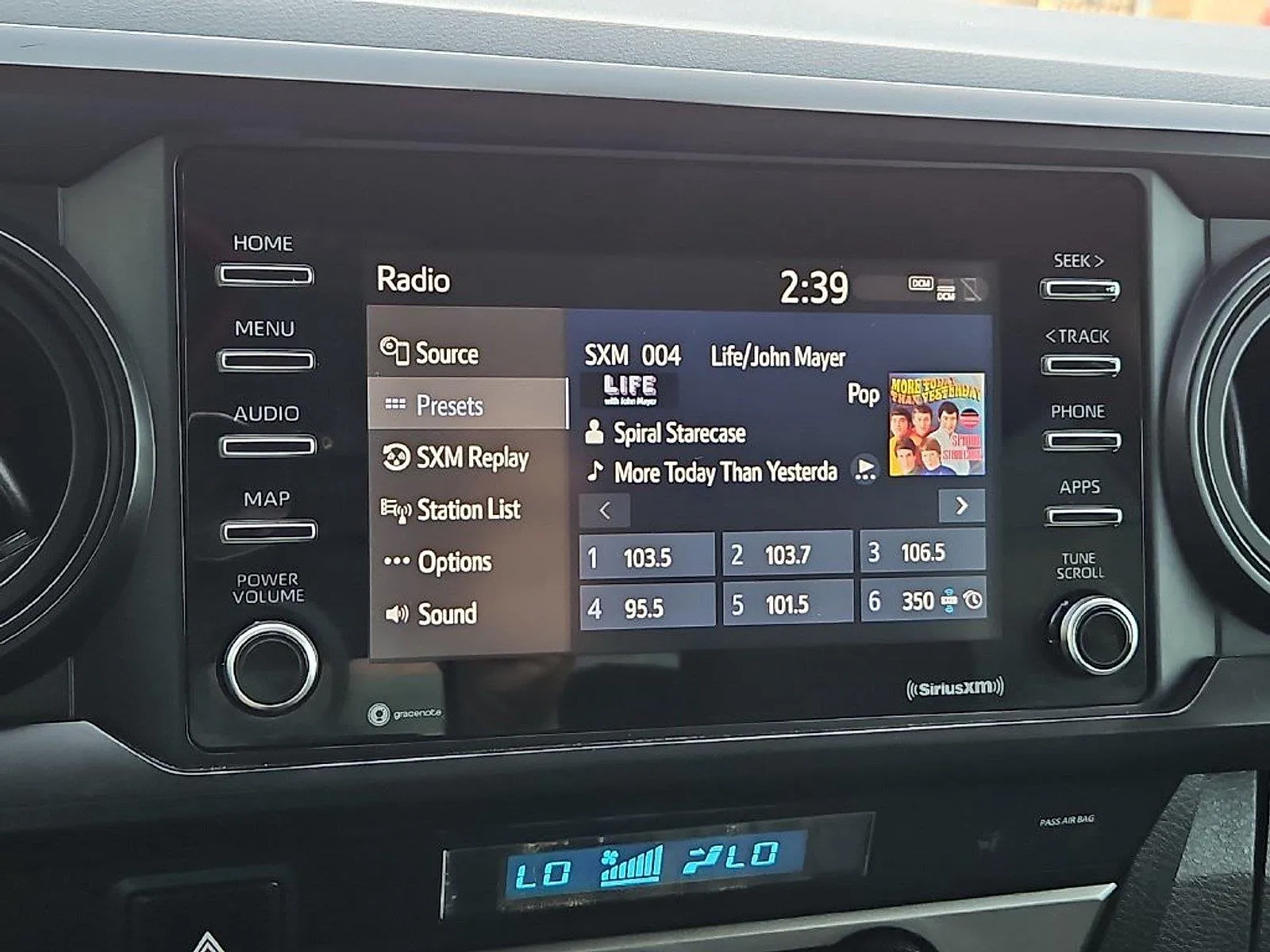 Toyota Tacoma photo 27
