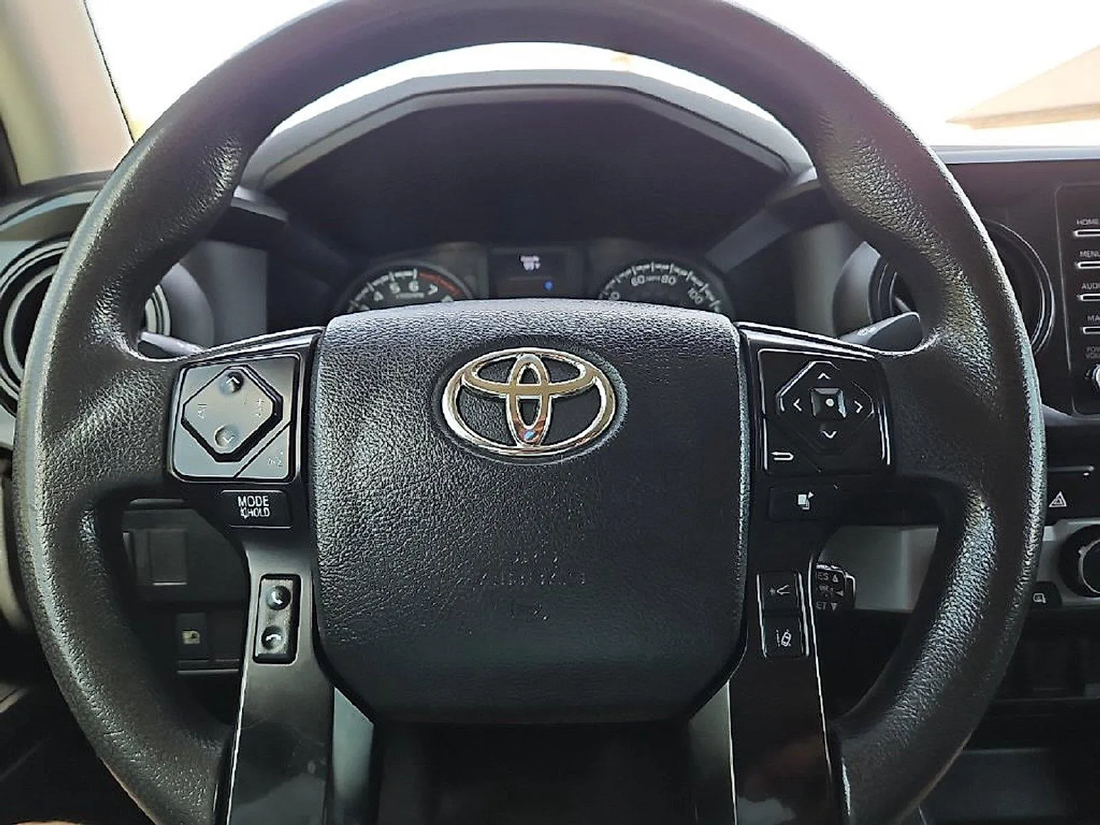 Toyota Tacoma photo 30