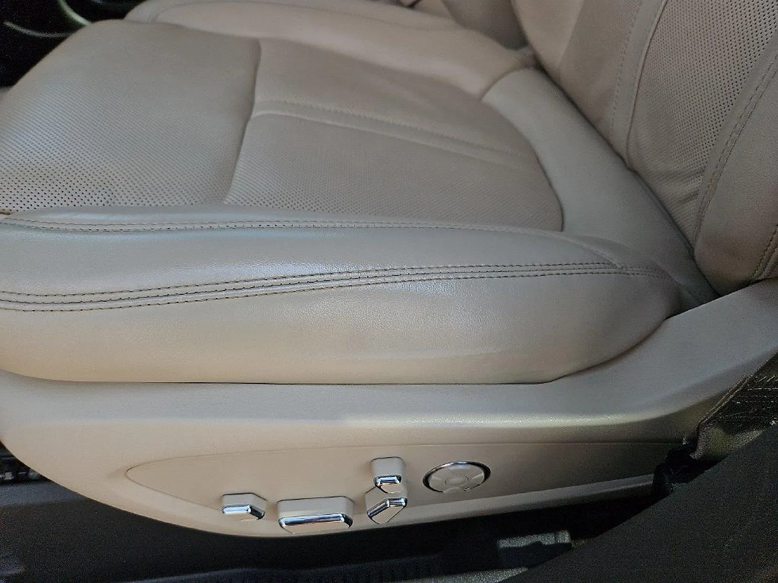 Lincoln Nautilus photo 21