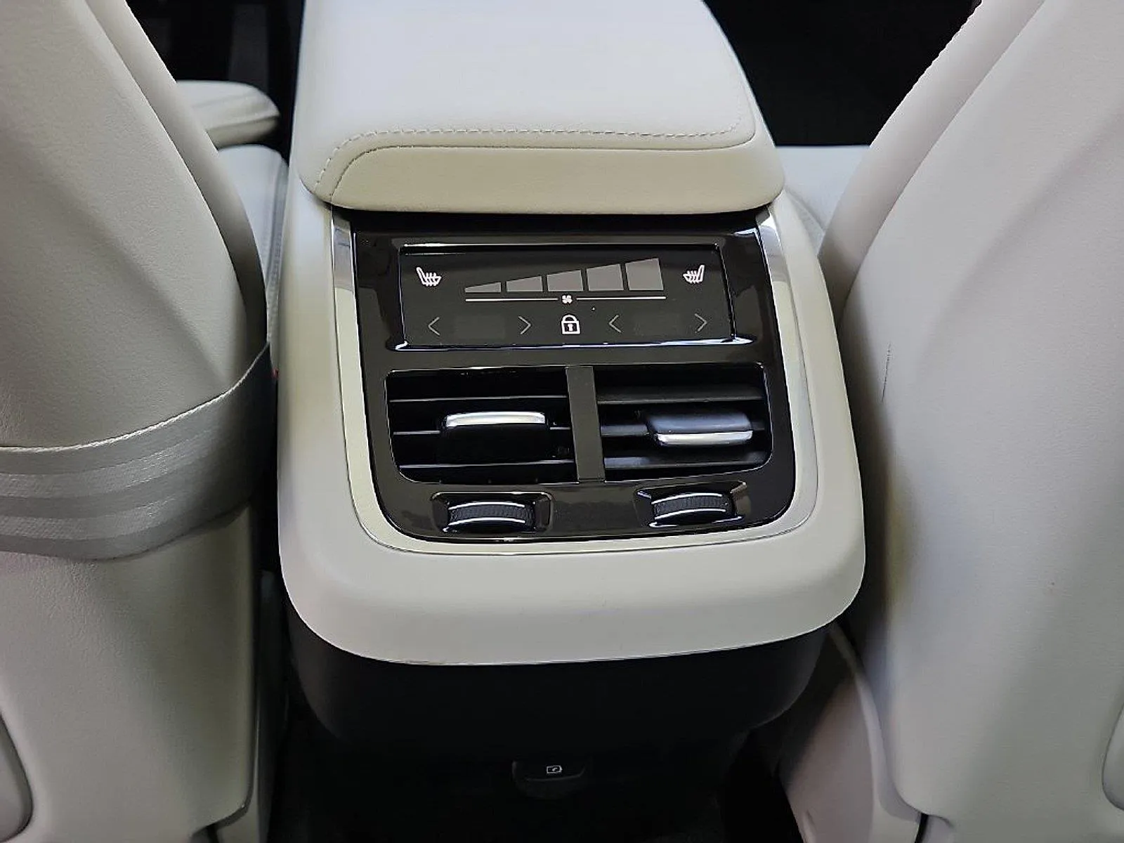 Volvo XC60 photo 21