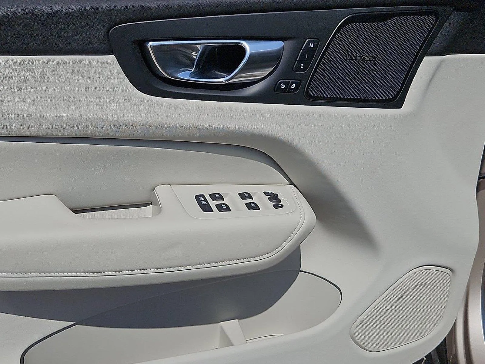 Volvo XC60 photo 22