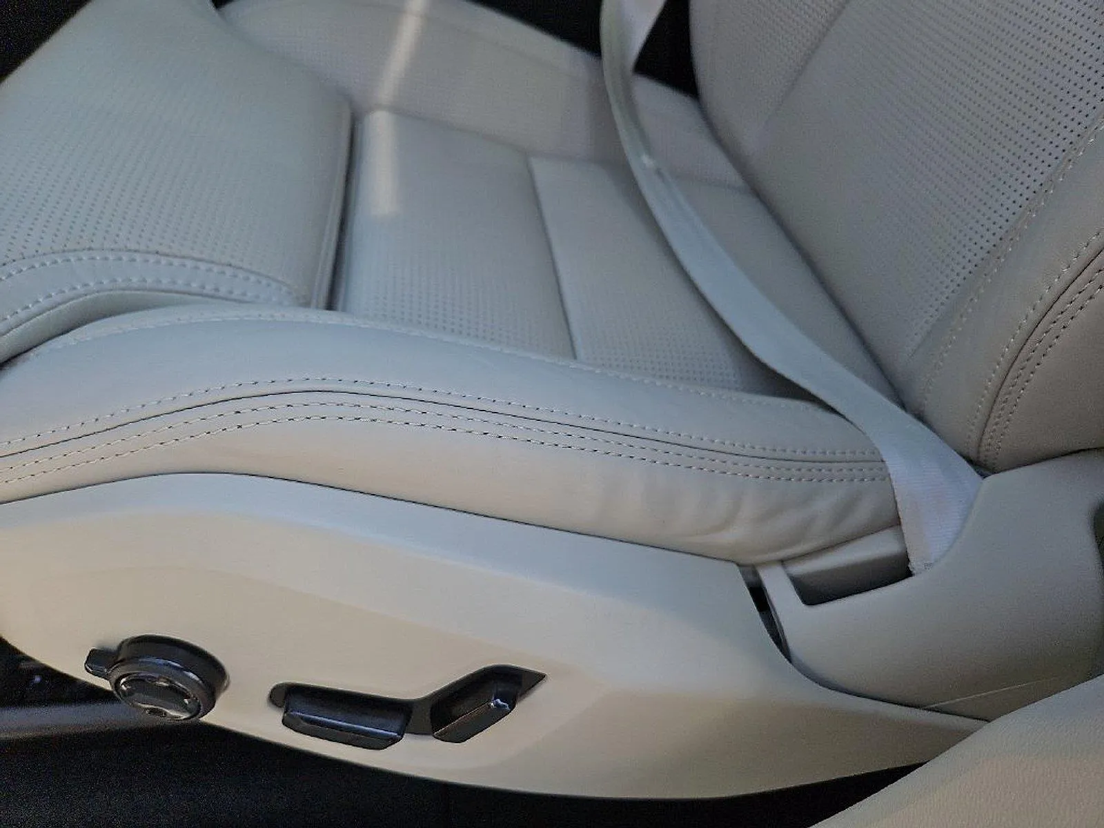 Volvo XC60 photo 24