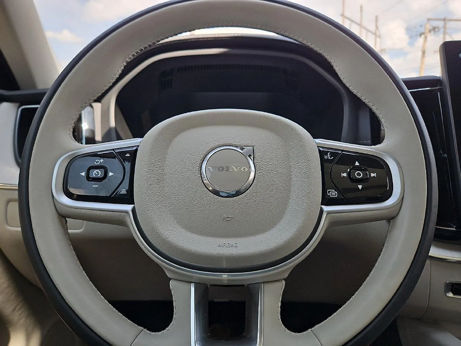 Volvo XC60 photo 30