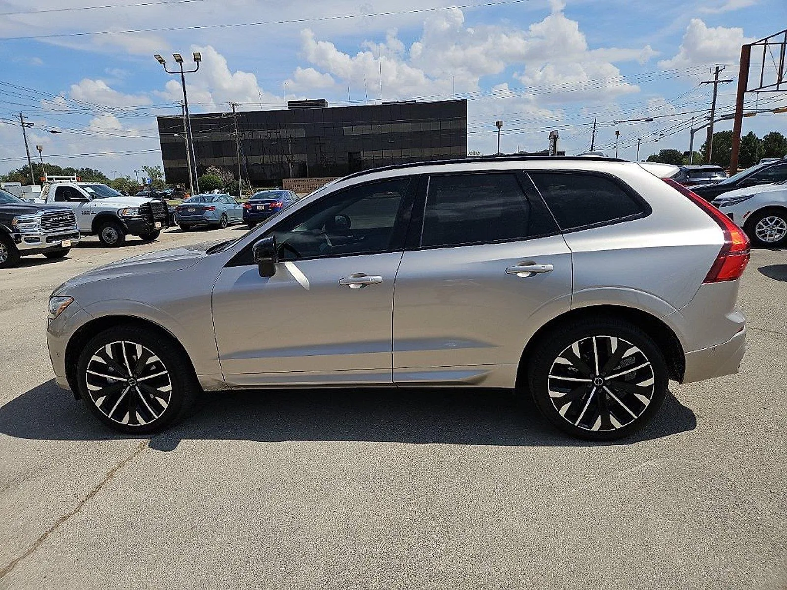 Volvo XC60 photo 3