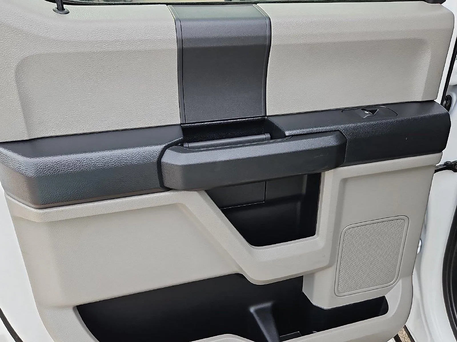 Ford F-350 photo 16