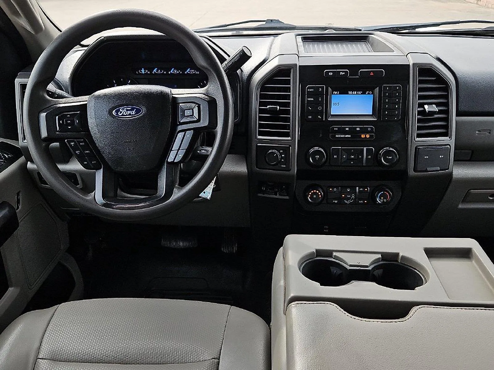 Ford F-350 photo 18