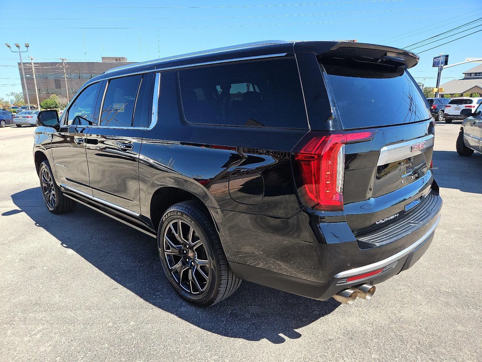GMC Yukon XL photo 4