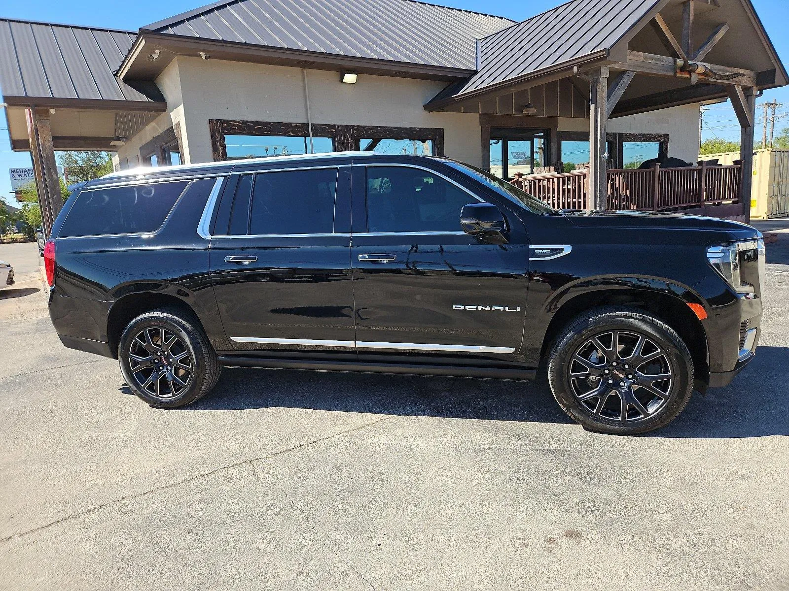 GMC Yukon XL photo 9