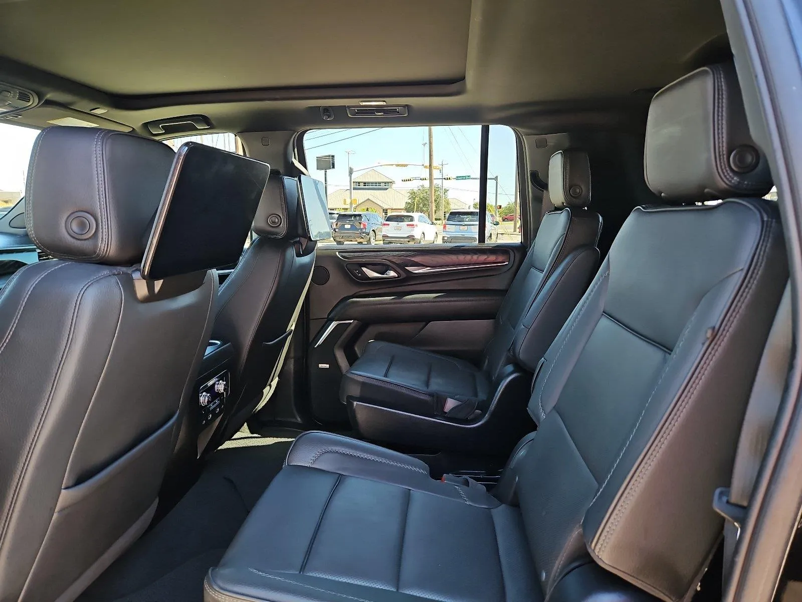 GMC Yukon XL photo 16