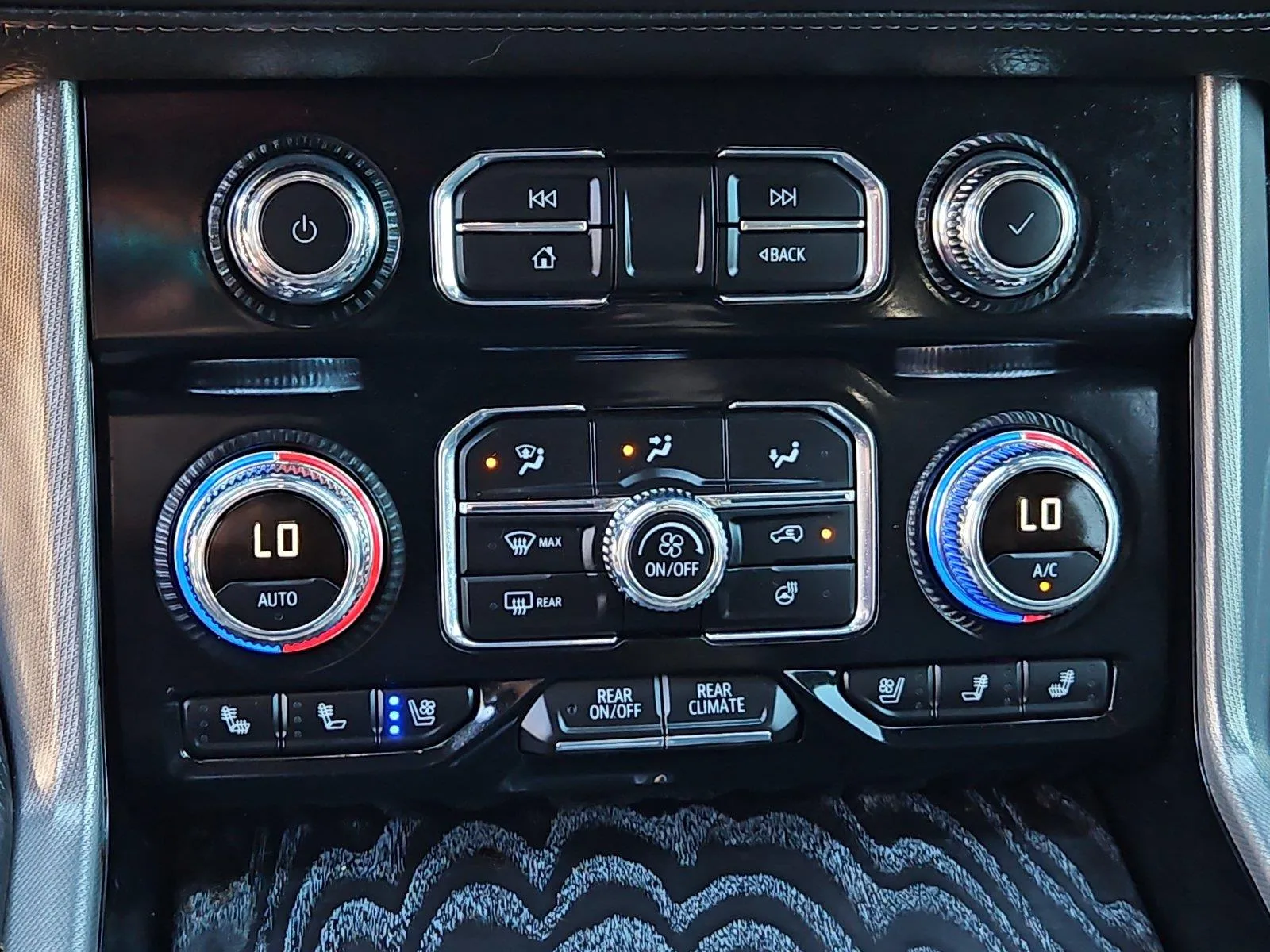 GMC Yukon XL photo 26