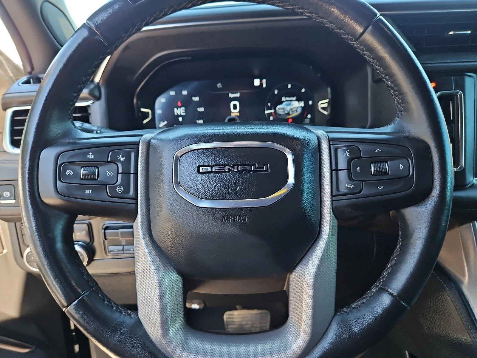 GMC Yukon XL photo 30