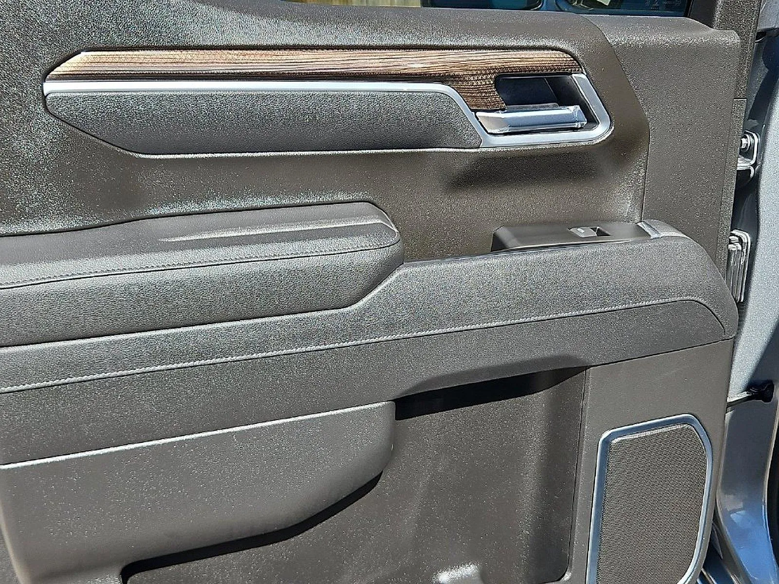 Chevrolet Silverado photo 16