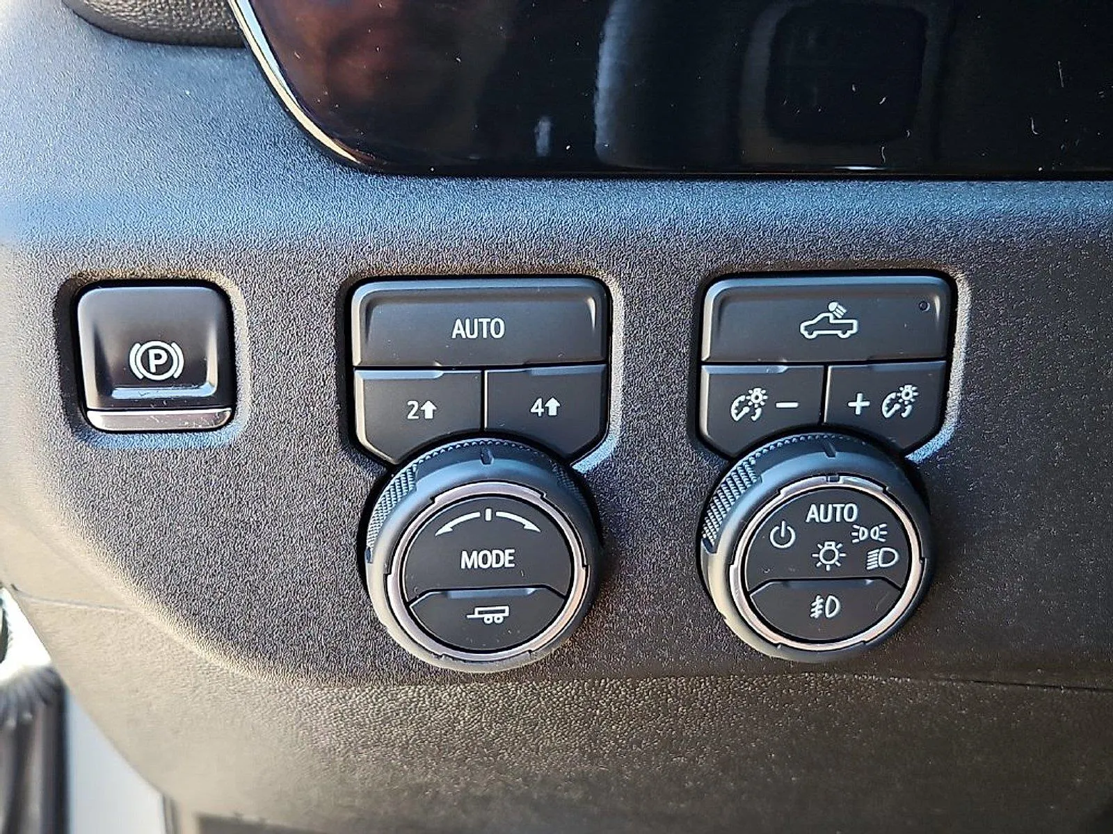 Chevrolet Silverado photo 23