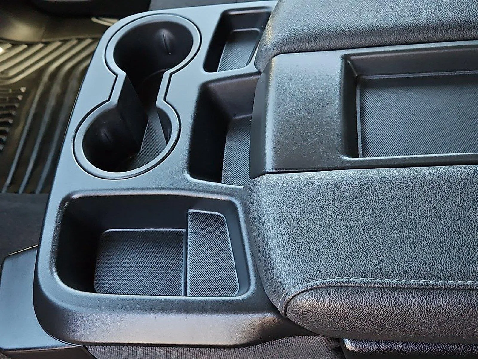 Chevrolet Silverado photo 24