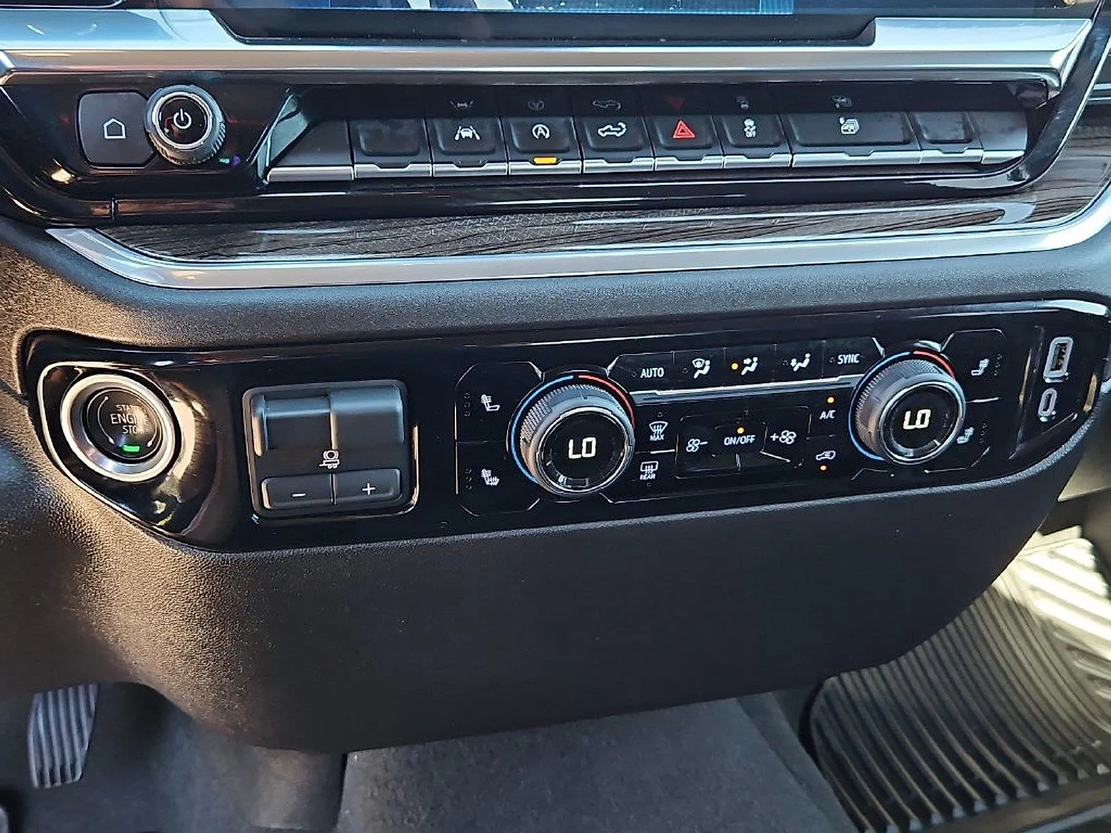Chevrolet Silverado photo 25