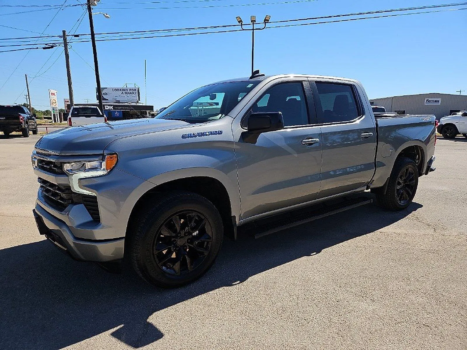 Chevrolet Silverado photo 2