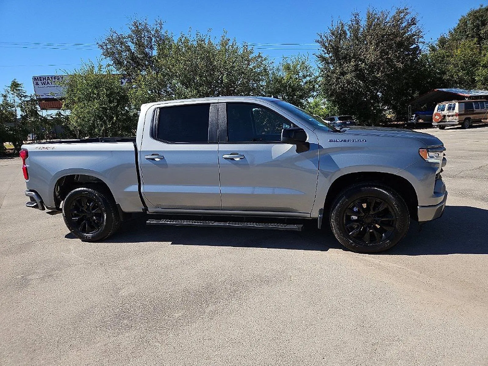 Chevrolet Silverado photo 9