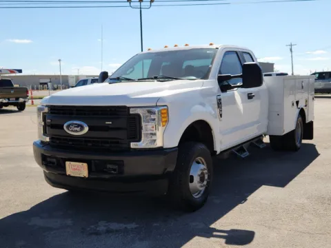 White 2017 Ford Super Duty F-350 DRW XL for sale in Abilene, TX