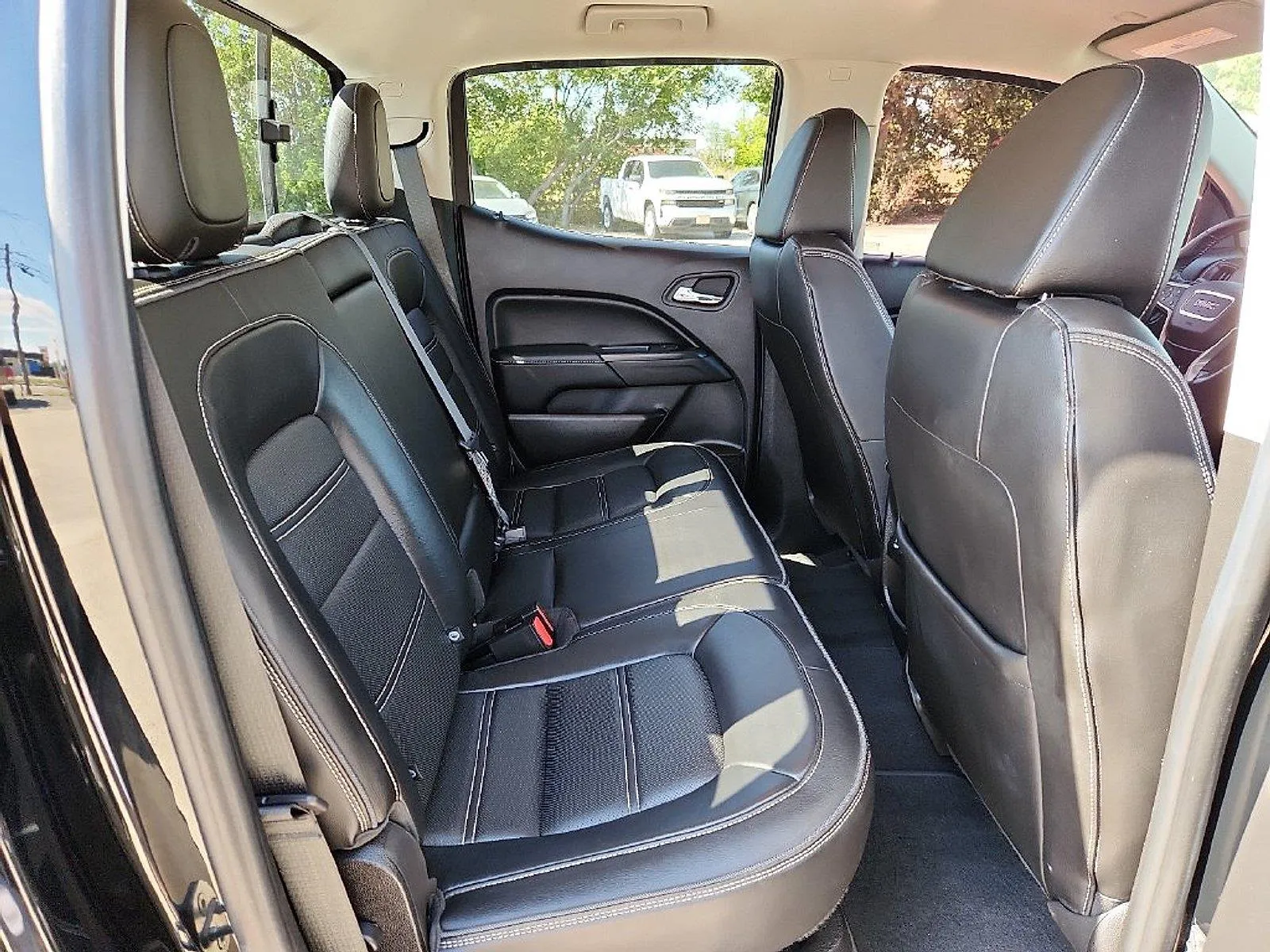 GMC Canyon photo 10