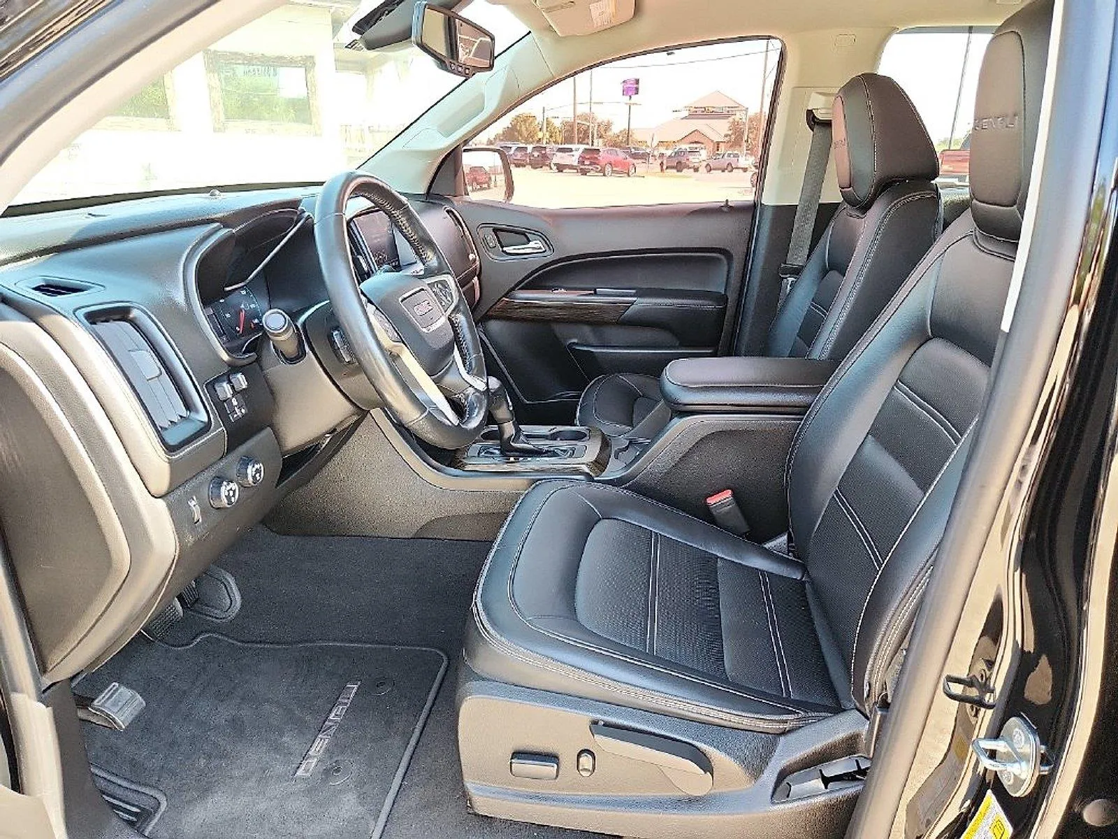 GMC Canyon photo 16