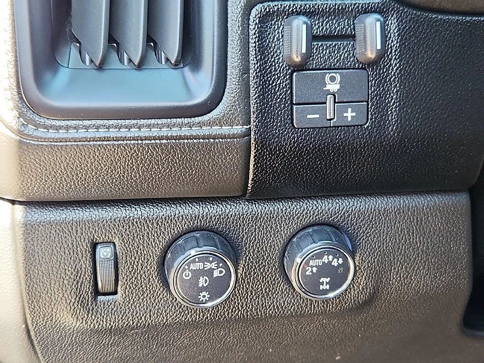 GMC Canyon photo 18
