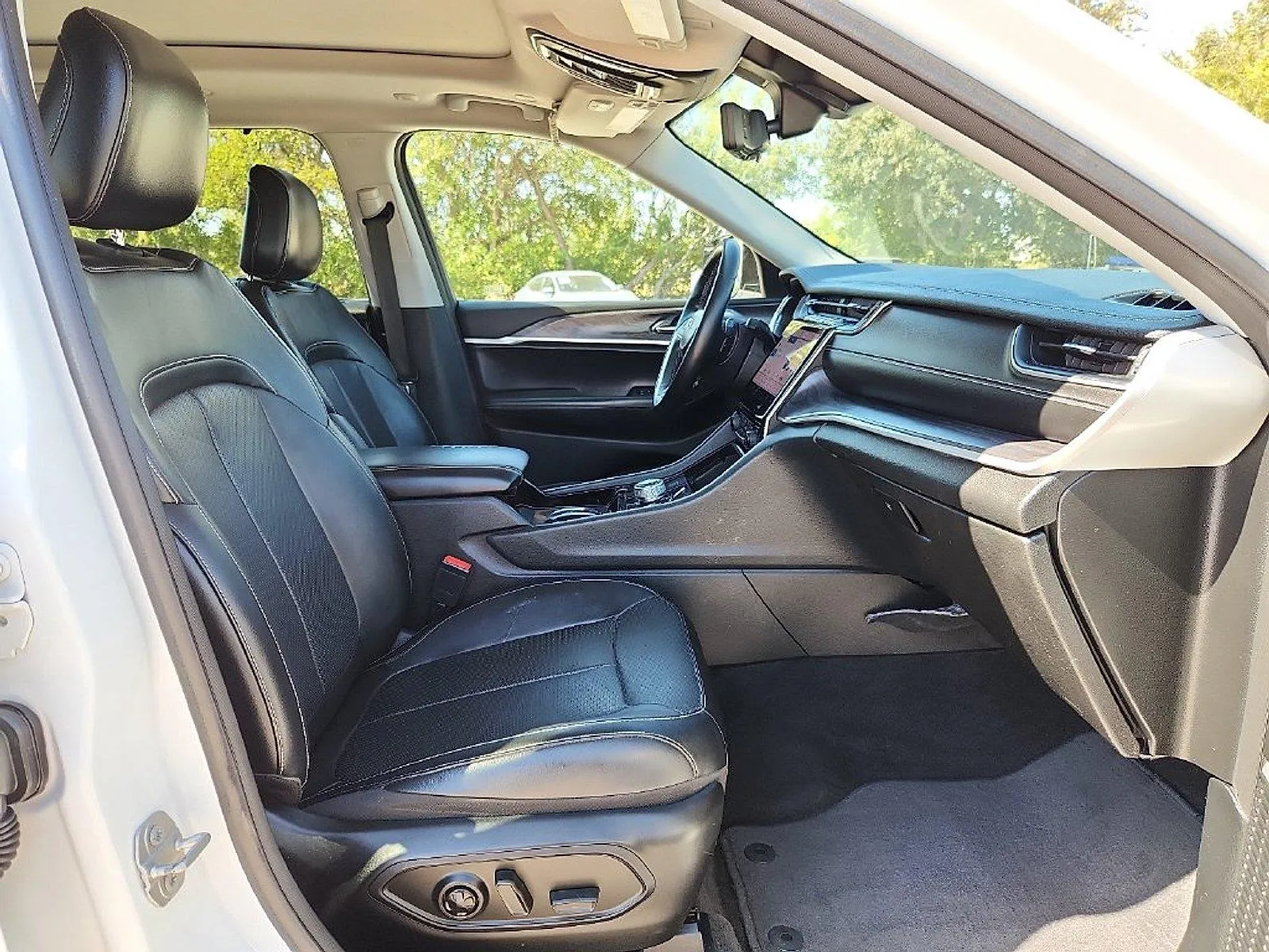 Jeep Grand Cherokee L photo 9