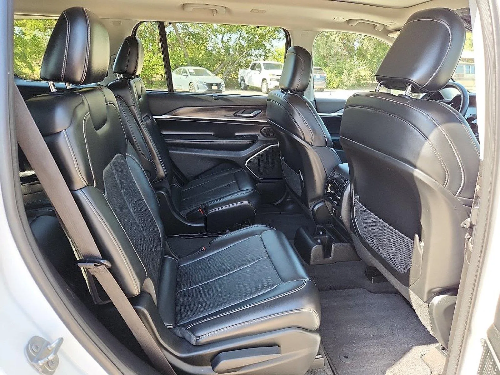 Jeep Grand Cherokee L photo 11