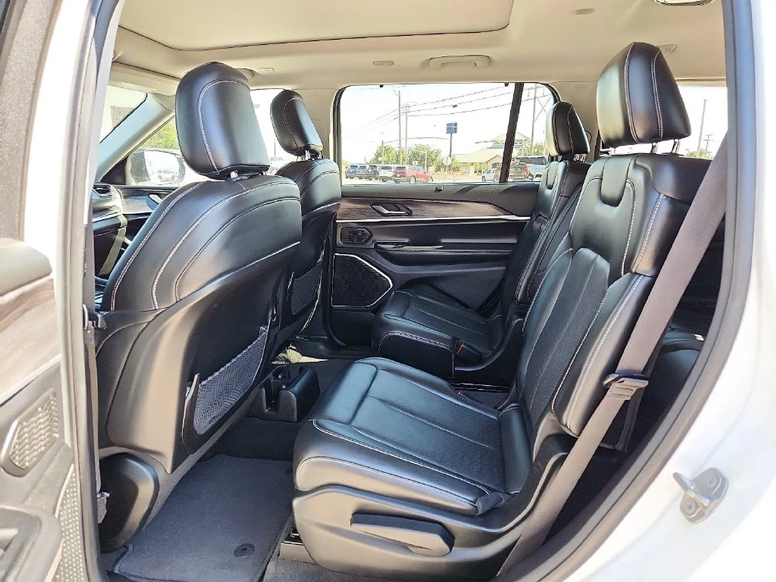 Jeep Grand Cherokee L photo 14