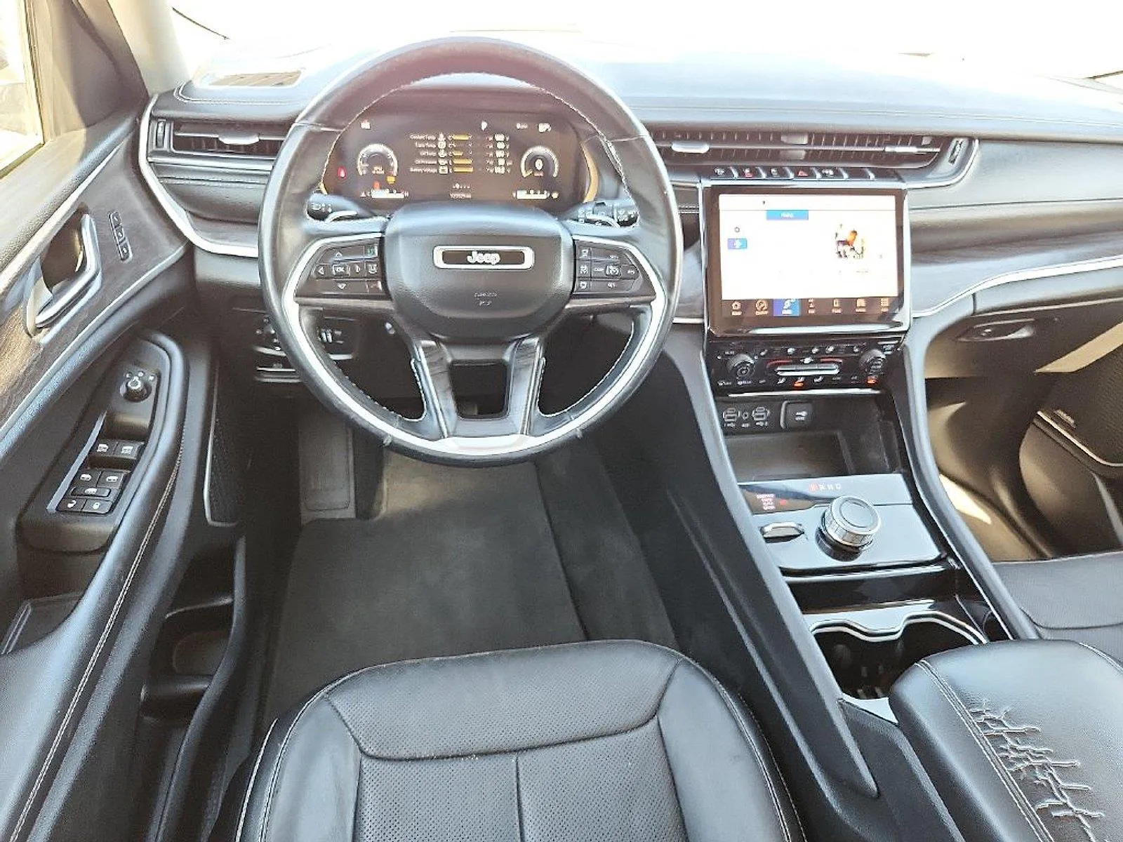 Jeep Grand Cherokee L photo 16