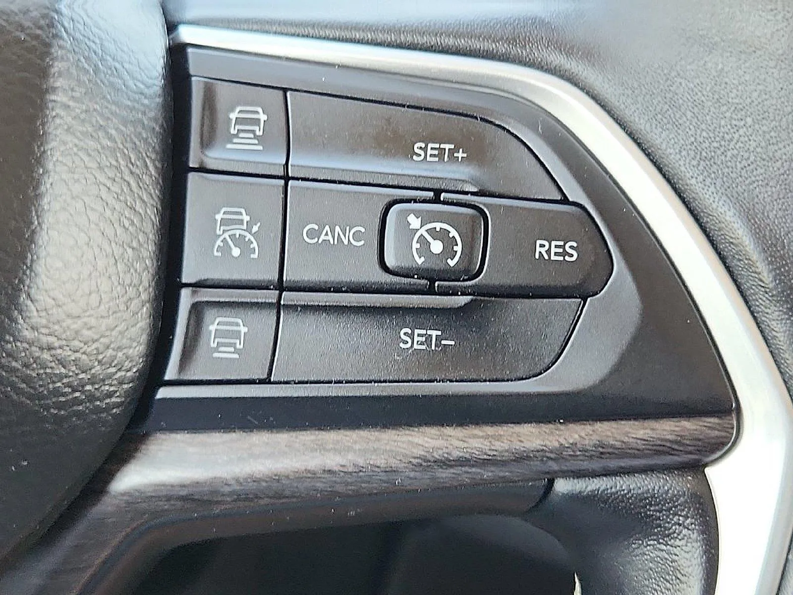 Jeep Grand Cherokee L photo 24