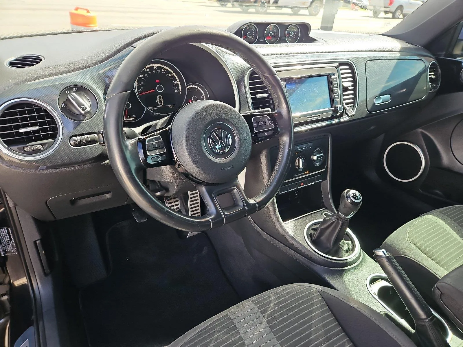 Volkswagen Beetle photo 17
