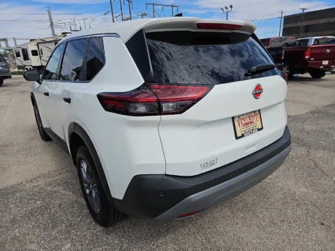 More photos of 2022 Nissan Rogue S at Vincent Motor Company, TX