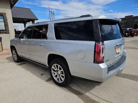 More photos of 2017 GMC Yukon XL Denali at Vincent Motor Company, TX