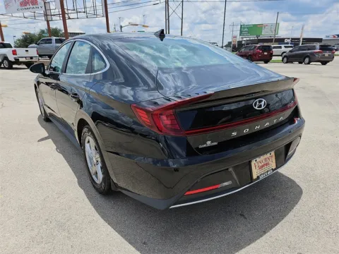 More photos of 2022 Hyundai Sonata SE at Vincent Motor Company, TX
