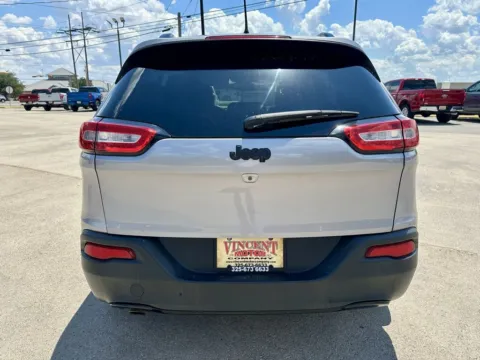 More photos of 2018 Jeep Cherokee Latitude at Vincent Motor Company, TX