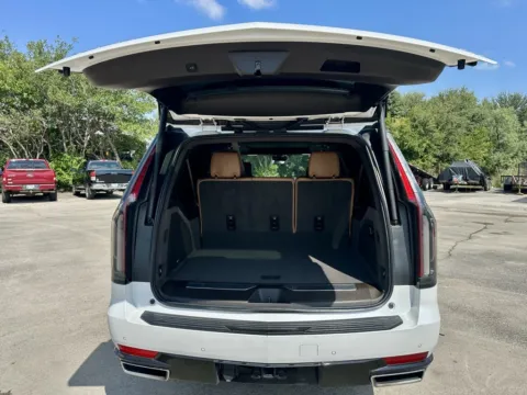 More photos of 2022 Cadillac Escalade ESV Premium at Vincent Motor Company, TX