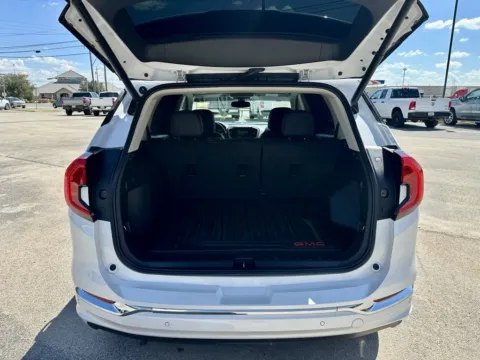 More photos of 2022 GMC Terrain Denali at Vincent Motor Company, TX