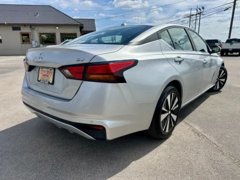 More photos of 2022 Nissan Altima 2.5 SV at Vincent Motor Company, TX