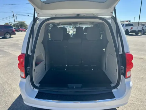 More photos of 2018 Dodge Grand Caravan SE at Vincent Motor Company, TX